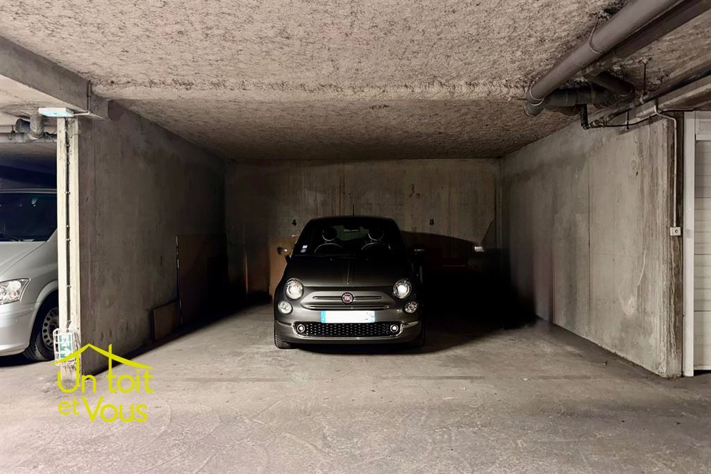 parking intérieur en vente sur PARIS (75018)