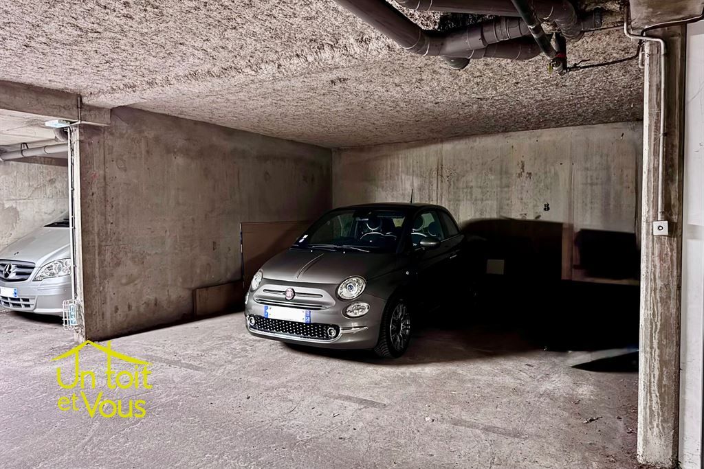 parking intérieur en vente sur PARIS (75018)