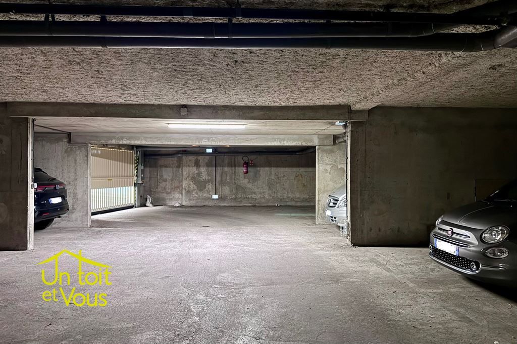 parking intérieur en vente sur PARIS (75018)